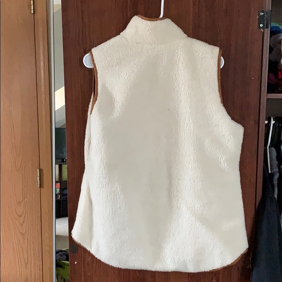 Old Navy women's faux sheepskin vest - Picture 5 of 5